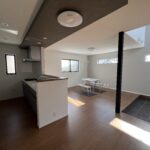 バイク等も入る土間付き玄関!セキュリティ充実新築戸建て 画像5 バイク等も入る土間付き玄関!セキュリティ充実新築戸建て 画像5